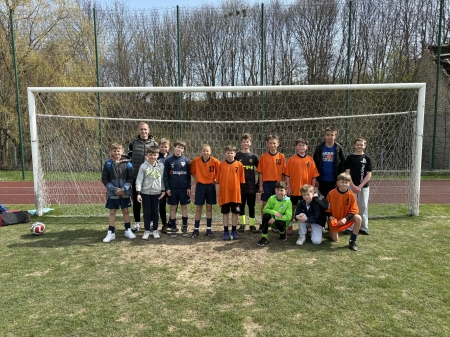 Nasi uczniowie w turnieju „Z Podwórka na Stadion o Puchar Tymbarku”!